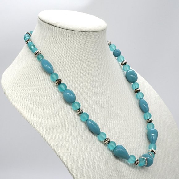 Necklace with blue and silver beads, silver spacers and lobster clasp. - Picture 3 of 7